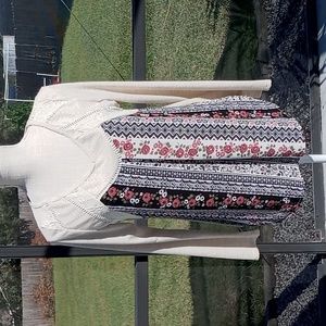 Taylor & Sage Women's Size Medium V- Neck Long Sleeve Floral/Lace Top